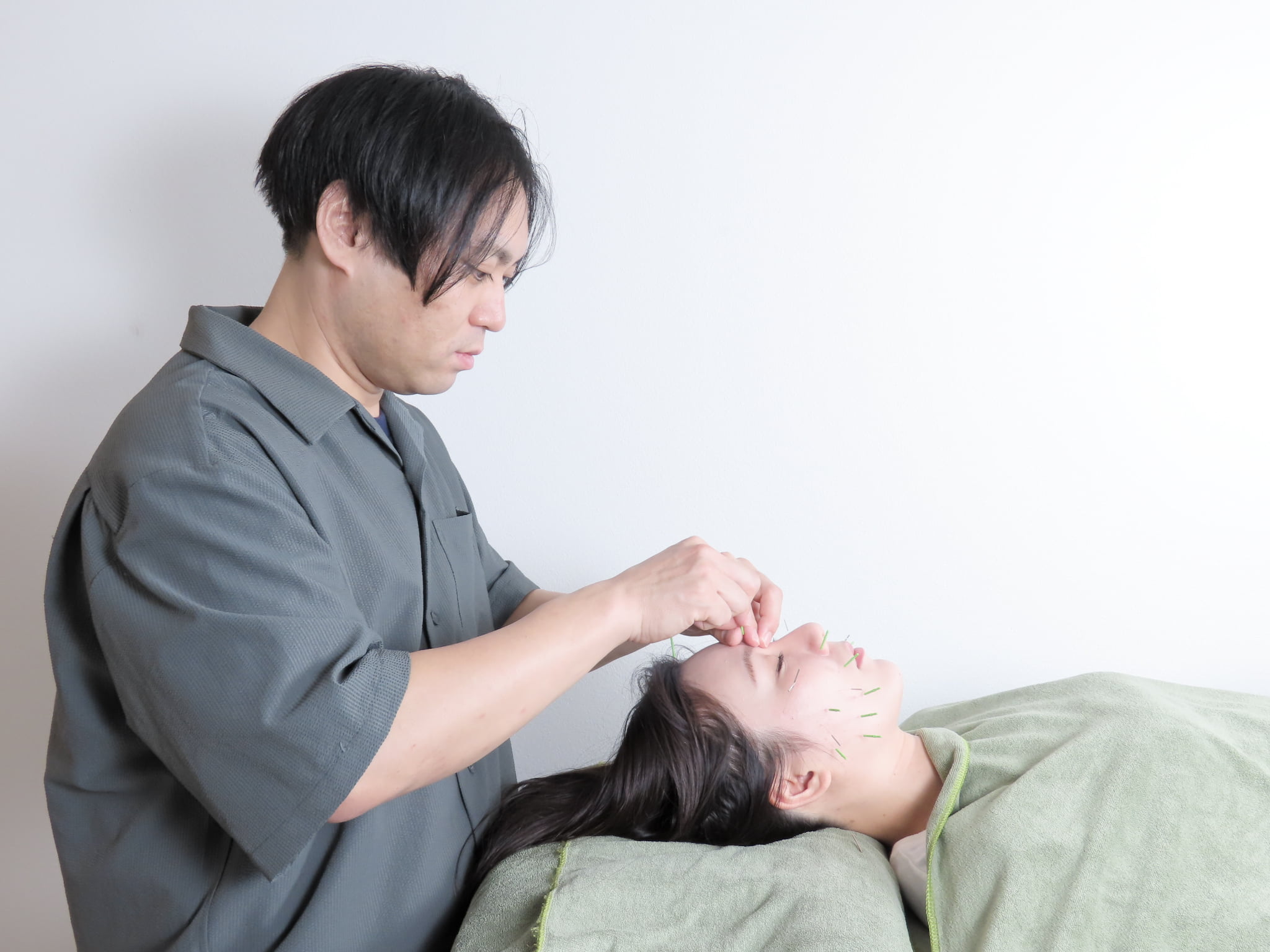 亀戸にある鍼灸サロンやなけんの小顔リフト美容鍼+LED